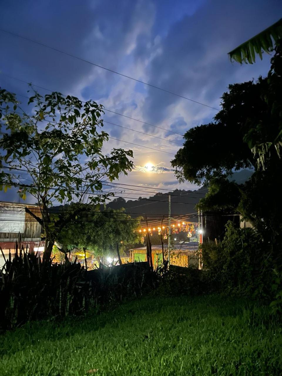 Posada Mana سان خوان لاجونا المظهر الخارجي الصورة